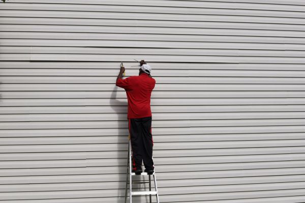 Loose Siding Repair in Lincoln